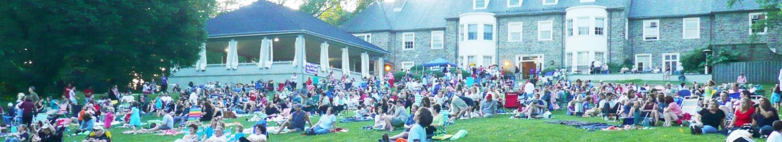Alverthorpe Manor concert series picture of crowd.