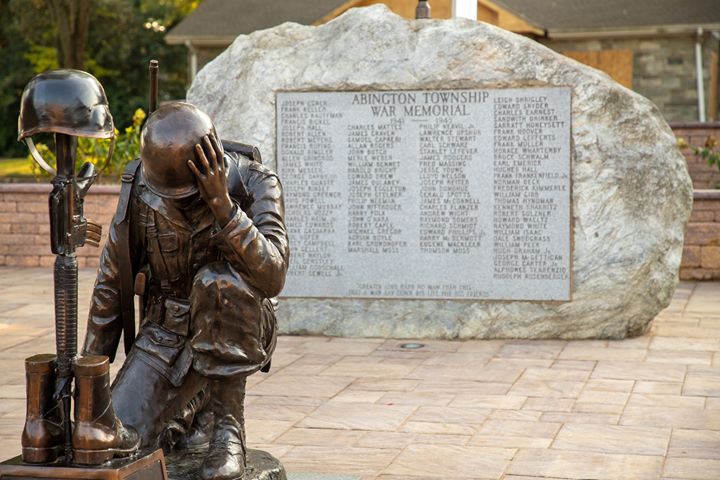 War Memorial Park Statue